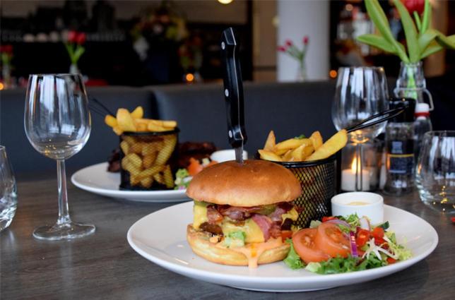 Bastion Hotel Leiden Voorschoten Экстерьер фото