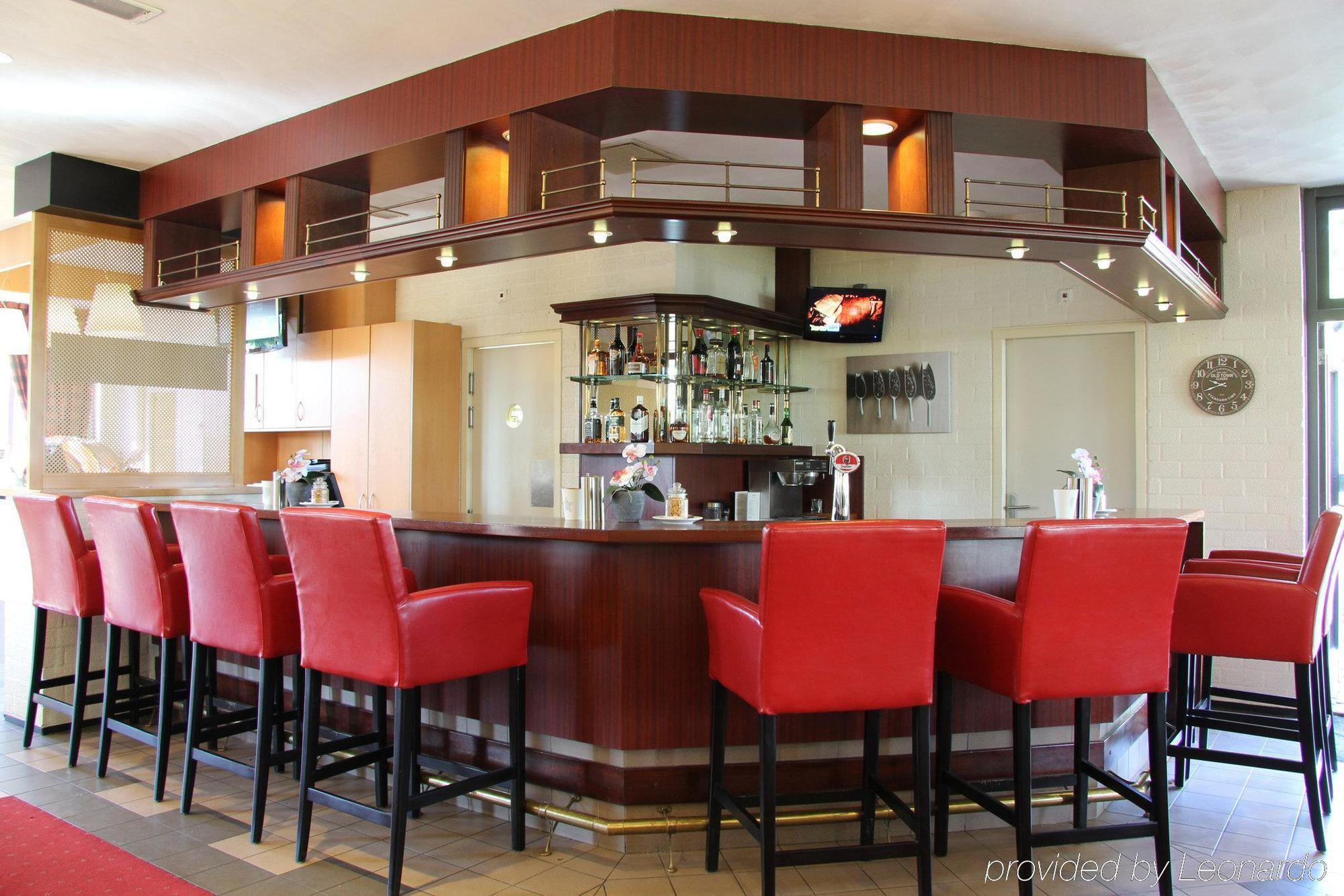 Bastion Hotel Leiden Voorschoten Экстерьер фото