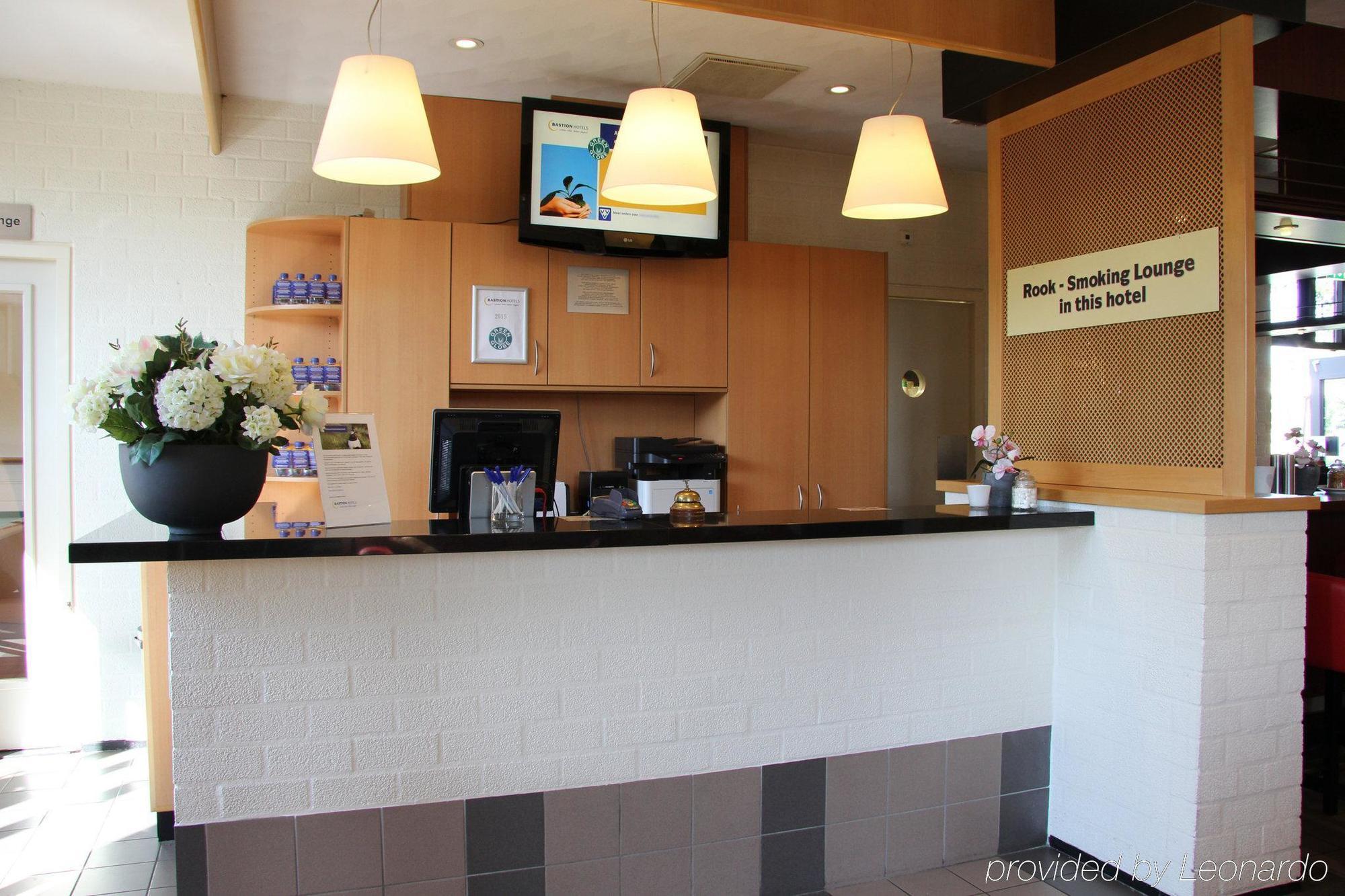 Bastion Hotel Leiden Voorschoten Экстерьер фото