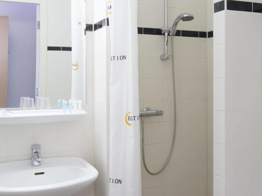 Bastion Hotel Leiden Voorschoten Экстерьер фото